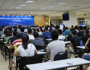 日老女人的逼北京国宁应急救援促进中心为职工应急逃生能力进行培训